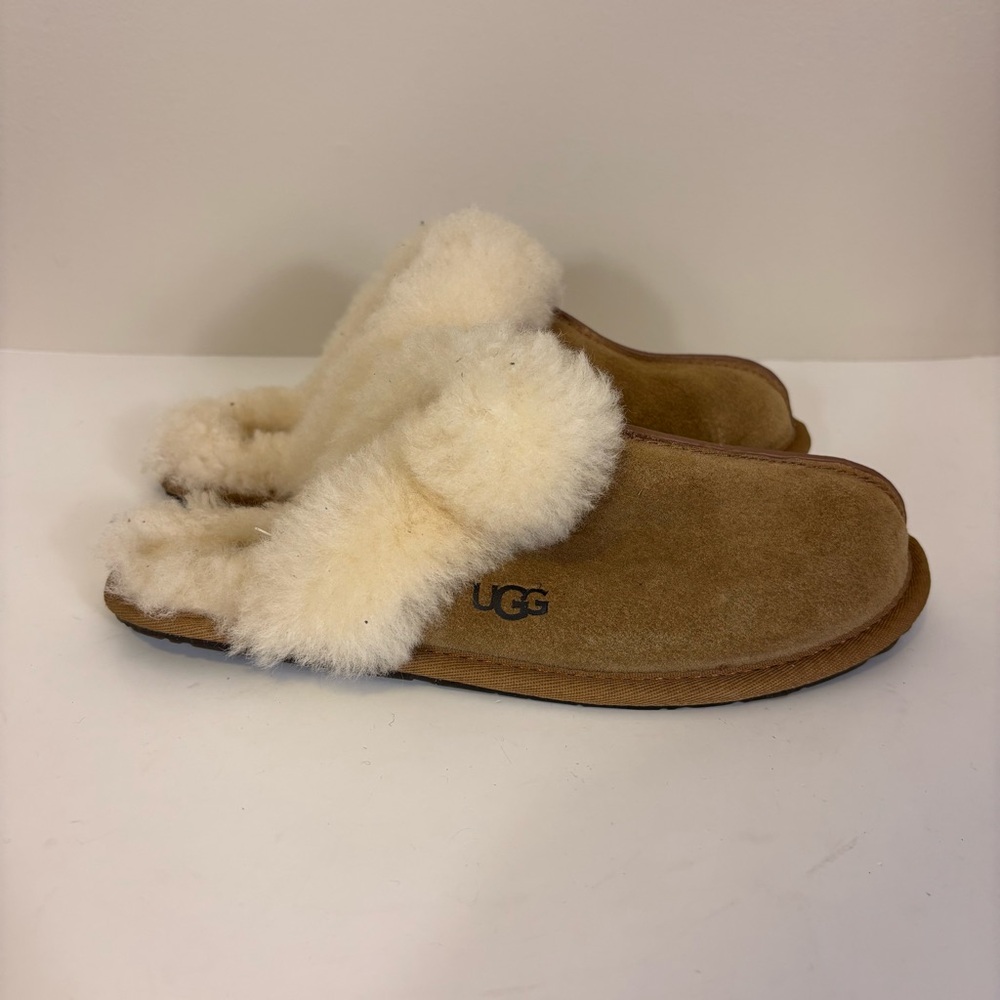 UGG‎ Chestnut Suede Slippers with Cream Sheepskin Women’s 8